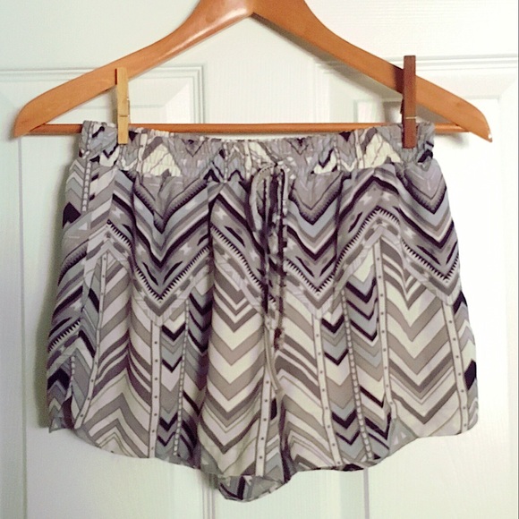 Forever 21 Pants - Dressy Shorts- Lined chiffon